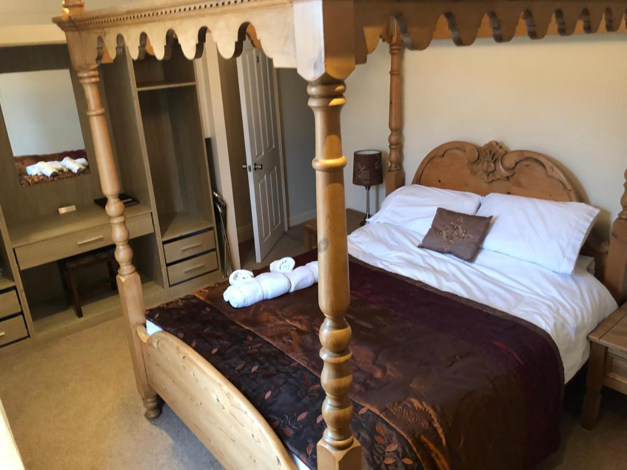 알턴 The Blacksmith Arms B&B 외부 사진